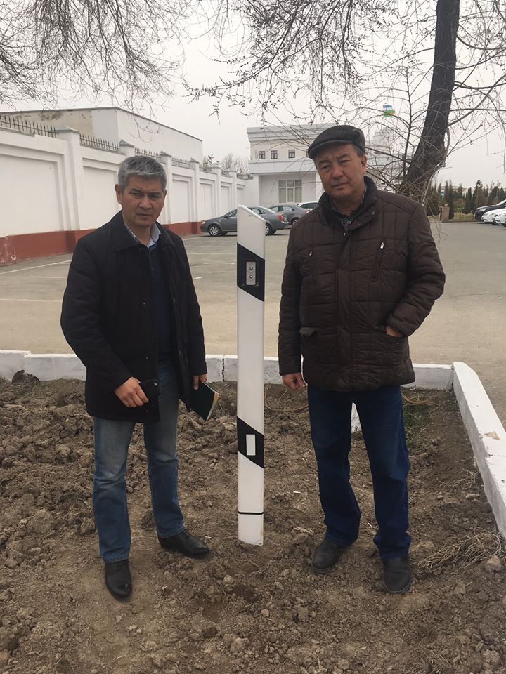 Сигнальный дорожный столбик от энергии земли в Узбекистане